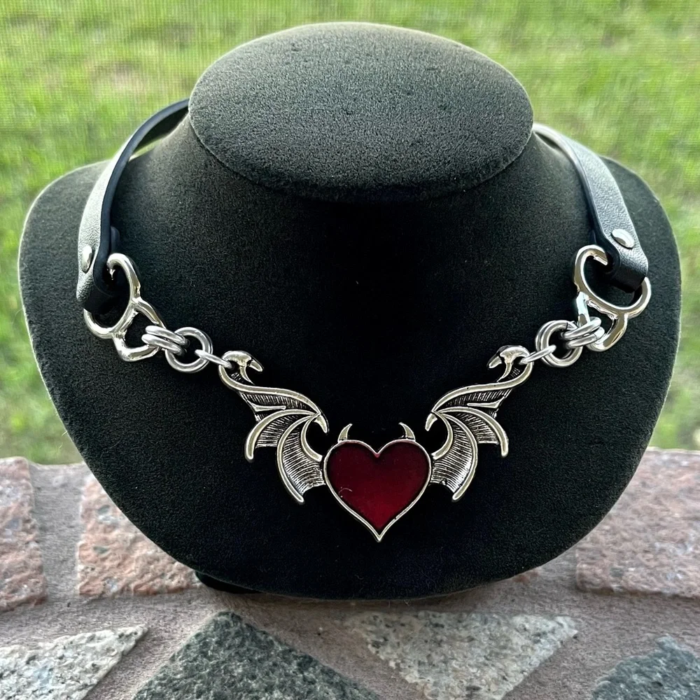 Black leather choker red heart with bat wings and devil horns valentine goth - Picture 15 of 16